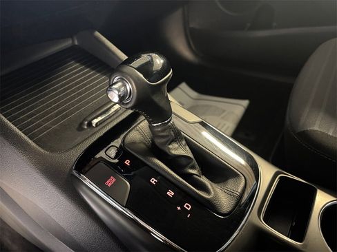 Used 2017 Kia Forte S image 21