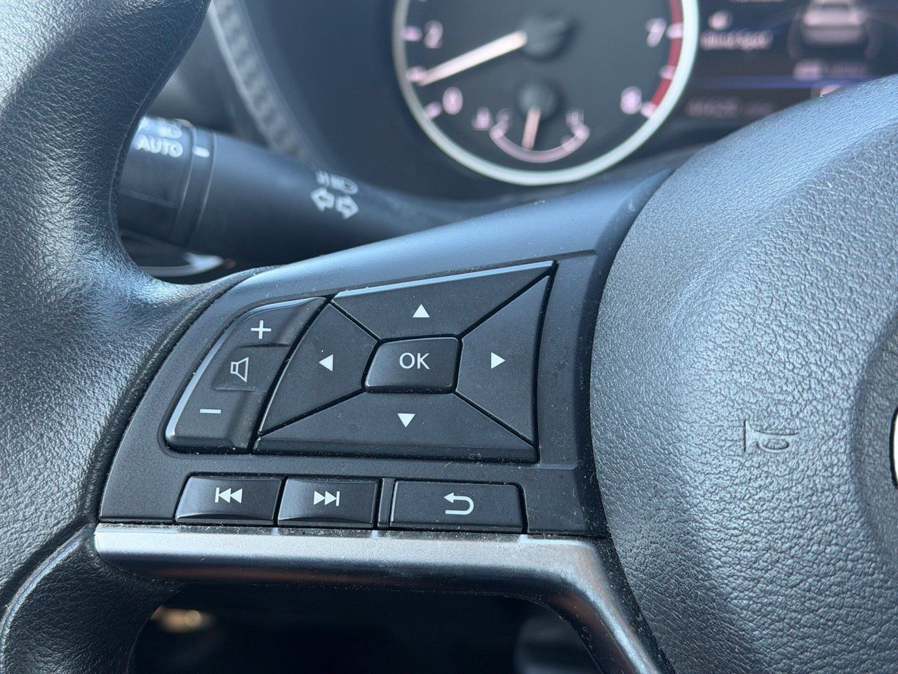 Certified 2025 Nissan Sentra SV FWD image 15