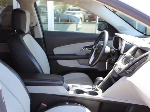 Used 2017 Chevrolet Equinox Premier w/ Enhanced Convenience Package AWD/4WD image 14
