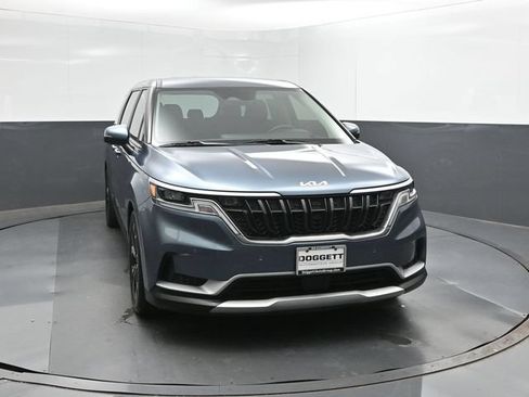 Used 2024 Kia Carnival EX FWD image 17