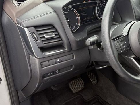 Certified 2023 Nissan Rogue SV image 17