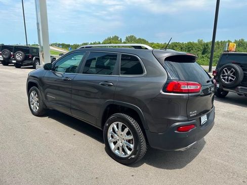 Used 2015 Jeep Cherokee Limited w/ Luxury Group AWD/4WD image 5