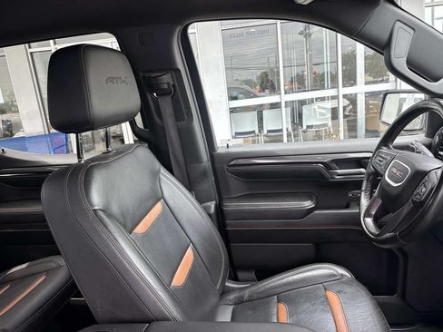 Used 2024 GMC Sierra 1500 AT4 w/ Technology Package AWD/4WD image 12