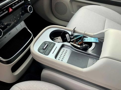 New 2026 Hyundai Ioniq 9 SE image 8