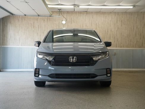 Used 2024 Honda Odyssey Sport image 2