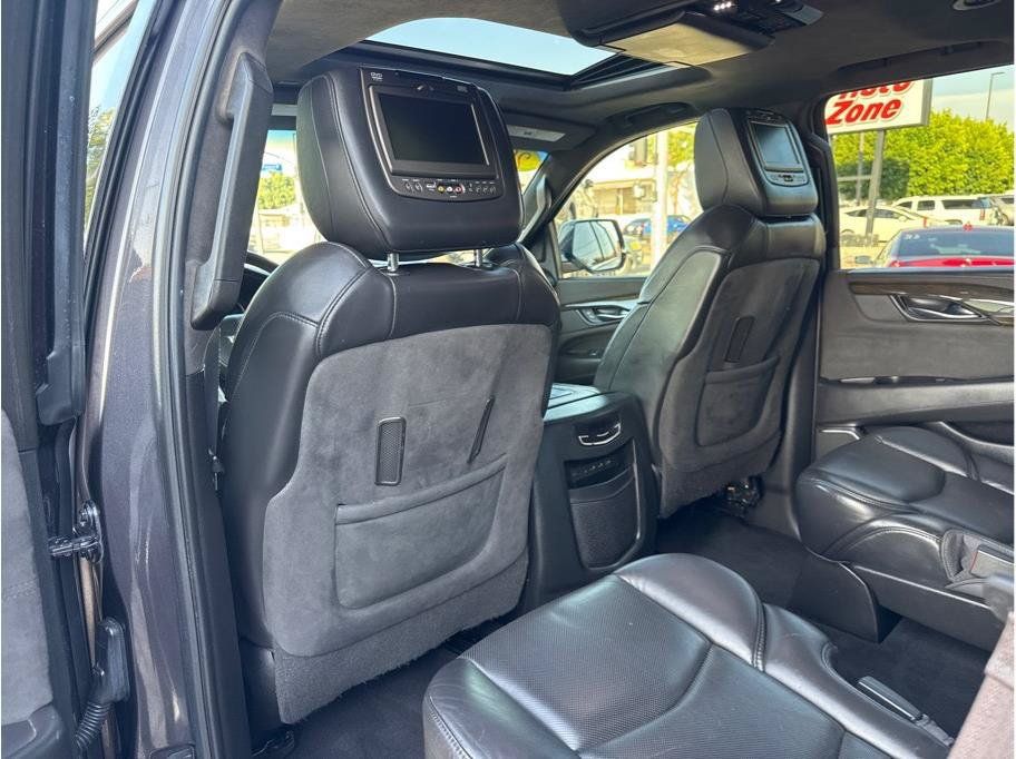 Used 2017 Cadillac Escalade Platinum AWD/4WD image 19