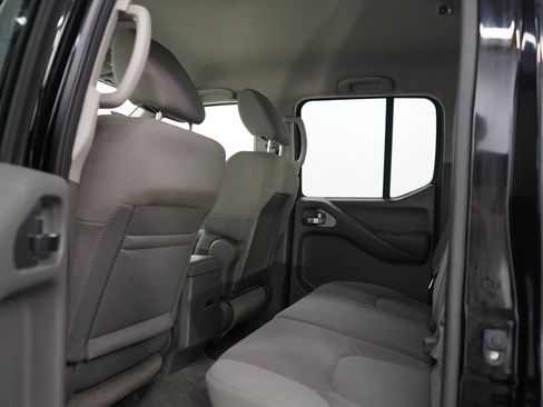 Used 2012 Nissan Frontier SV AWD/4WD image 17