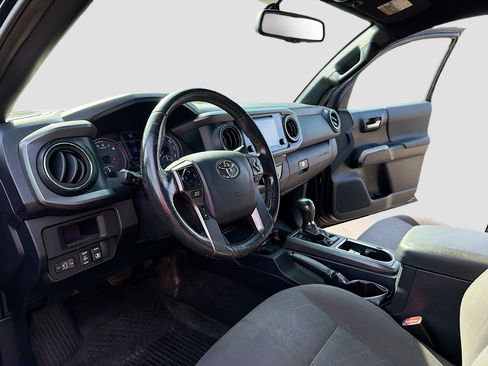 Used 2017 Toyota Tacoma TRD Sport w/ Tow Package (A/T) AWD/4WD image 4