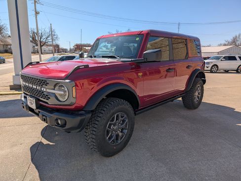 Used 2025 Ford Bronco Badlands AWD/4WD image 2