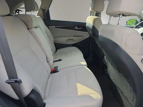 Used 2018 Kia Sorento AWD image 13