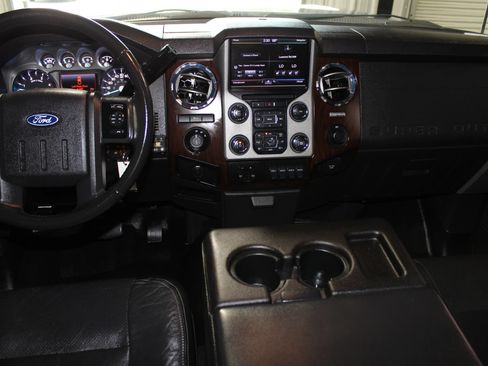 Used 2013 Ford F250 Lariat w/ Lariat Ultimate Pkg AWD/4WD image 16