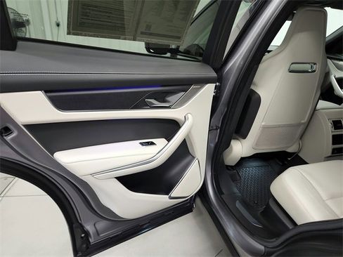 Used 2025 Jaguar F-PACE R-Dynamic S image 32