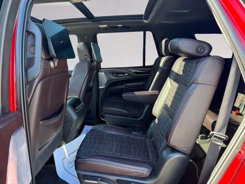 Used 2022 Cadillac Escalade Sport Platinum image 13