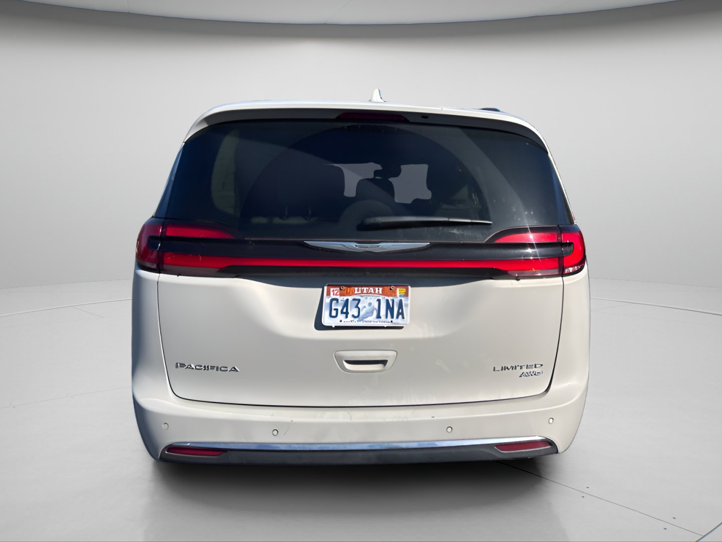 Used 2021 Chrysler Pacifica Limited w/ Uconnect Theater Family Group AWD/4WD image 6