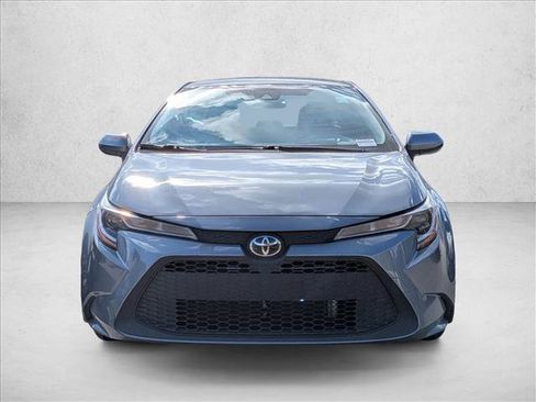 Used 2022 Toyota Corolla LE image 2