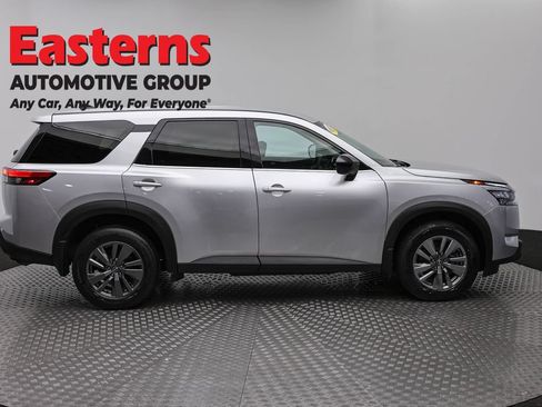 Used 2023 Nissan Pathfinder S AWD/4WD image 4