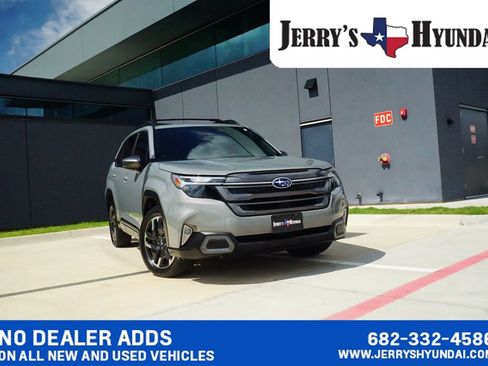Used 2025 Subaru Forester Limited AWD/4WD image 1