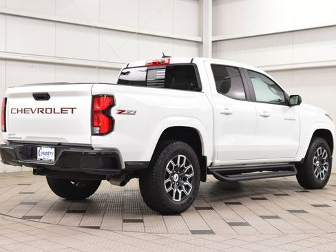 Used 2024 Chevrolet Colorado Z71 w/ Z71 Convenience Package 2 AWD/4WD image 8