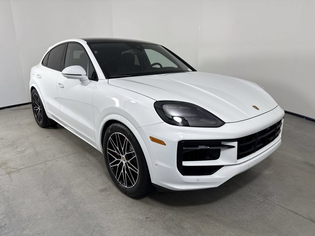 Used 2025 Porsche Cayenne S AWD/4WD image 9
