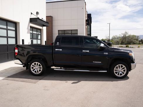 Used 2019 Toyota Tundra SR5 w/ SR5 Upgrade Package AWD/4WD image 11
