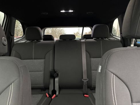 Used 2025 GMC Acadia Elevation image 19