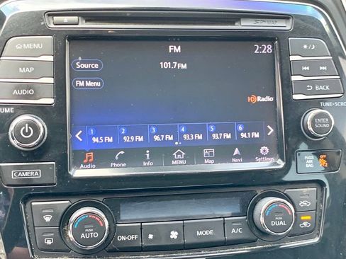 Used 2016 Nissan Maxima Platinum image 17