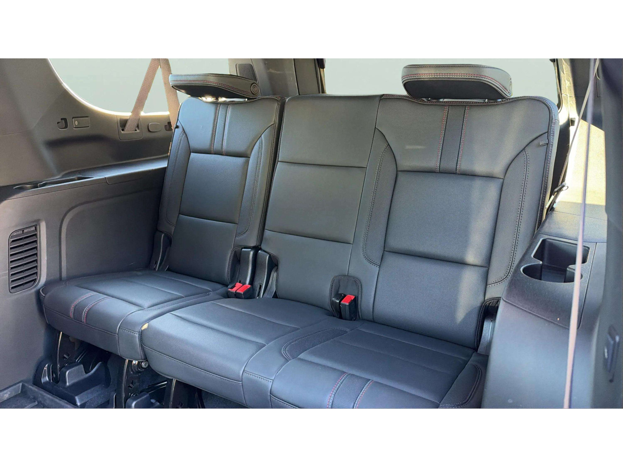 Used 2025 Chevrolet Suburban RST w/ RST Capability Package AWD/4WD image 14