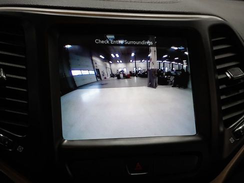 Used 2015 Jeep Cherokee Latitude w/ Cold Weather Group image 24