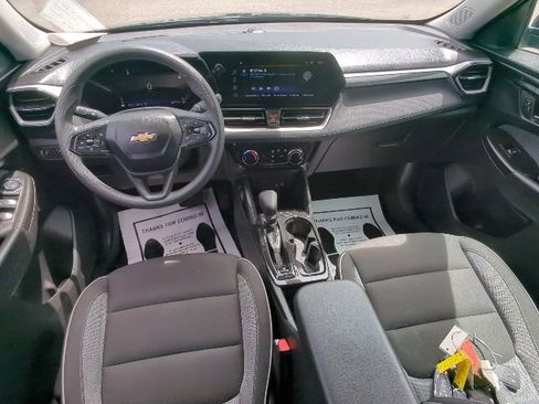 Used 2025 Chevrolet TrailBlazer LT AWD/4WD image 14