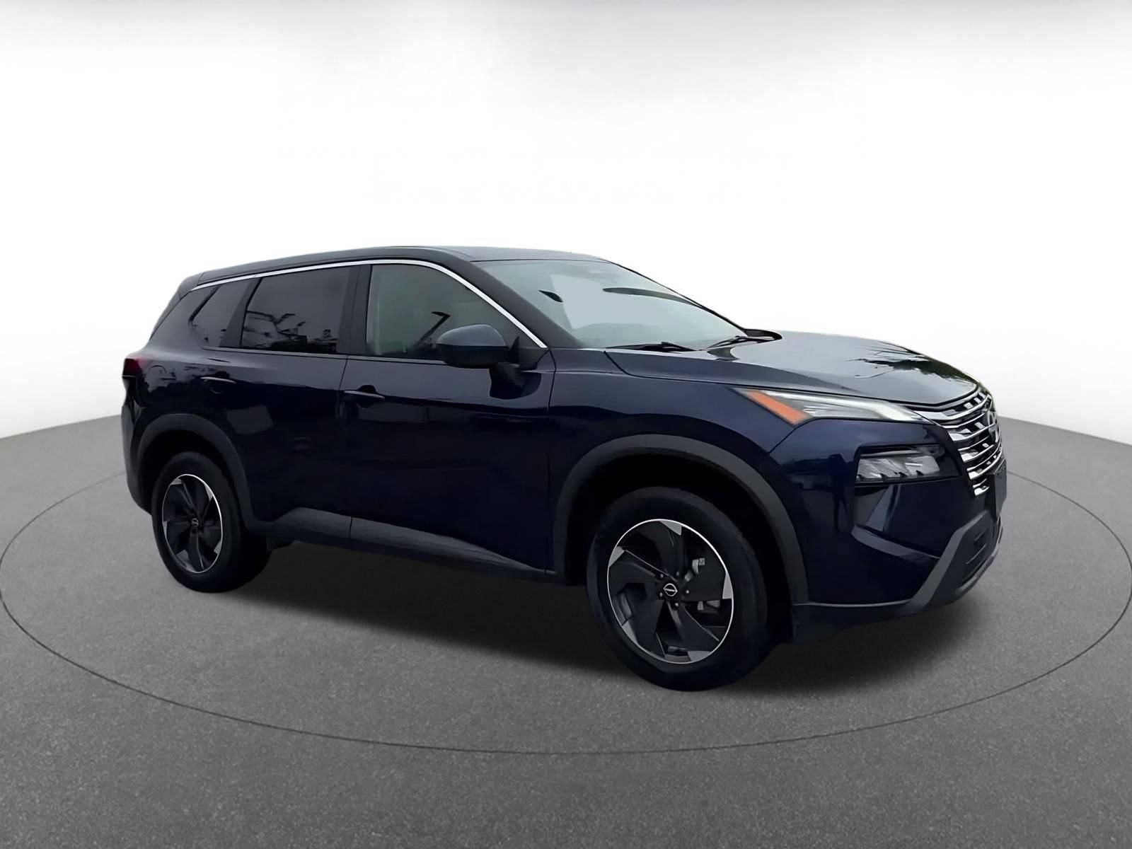 Used 2025 Nissan Rogue SV AWD/4WD image 2