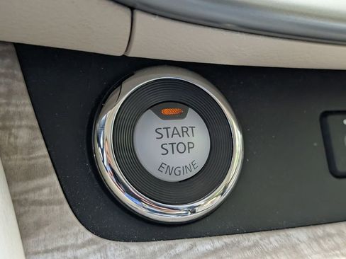 Used 2020 Nissan Murano SV image 31