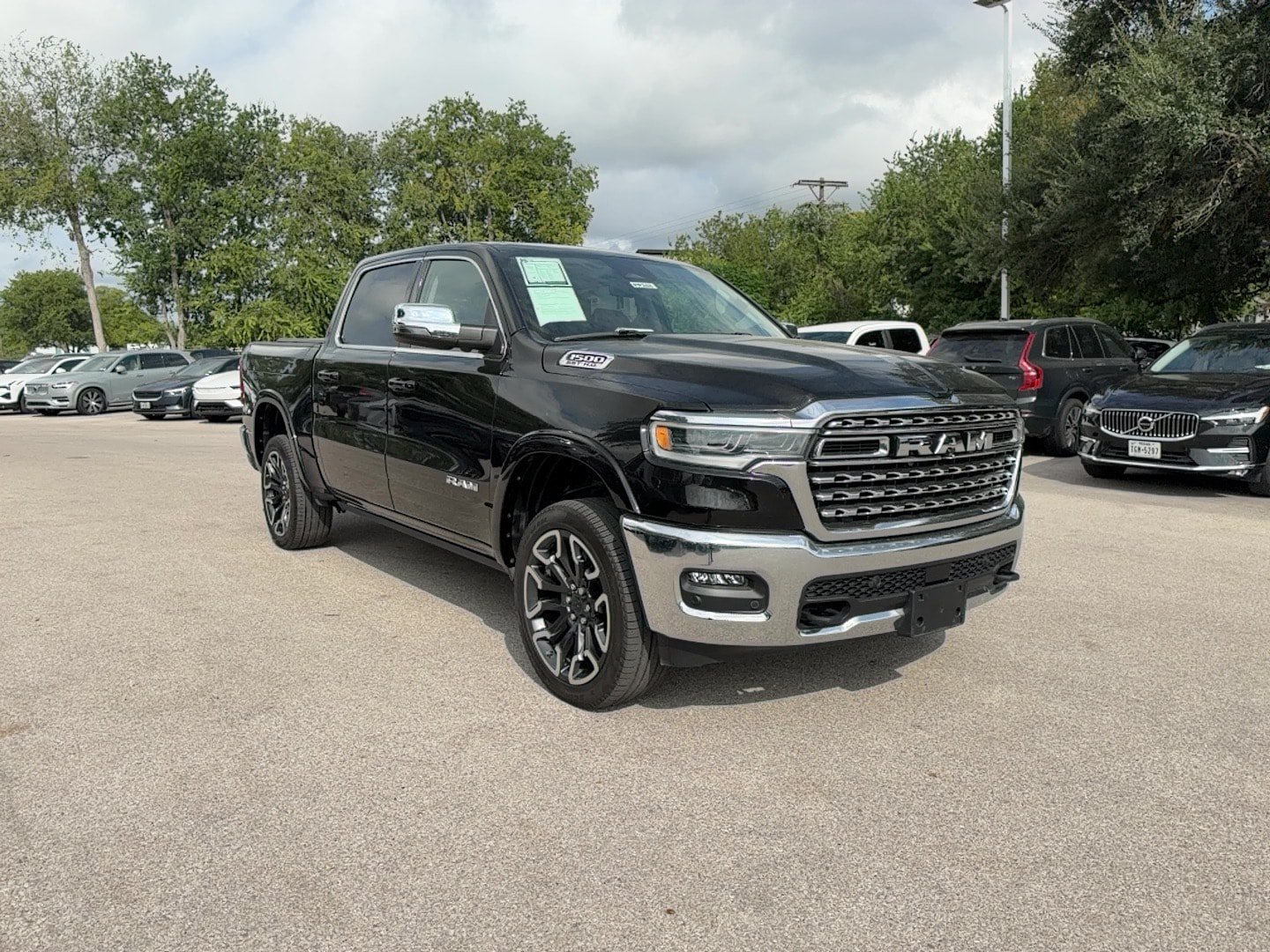 Used 2025 RAM 1500 Limited AWD/4WD image 11