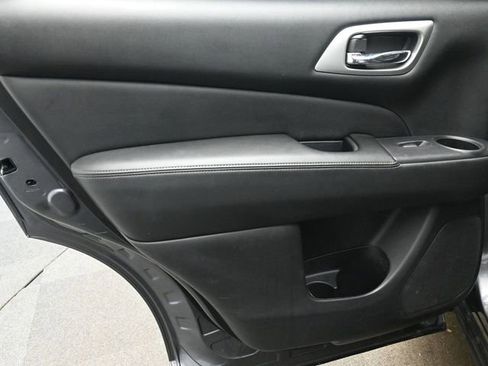 Used 2020 Nissan Pathfinder SL image 14