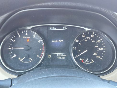 Used 2016 Nissan Rogue SV image 11