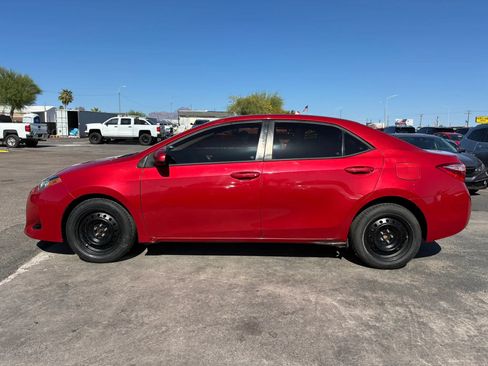 Used 2017 Toyota Corolla SE FWD image 3