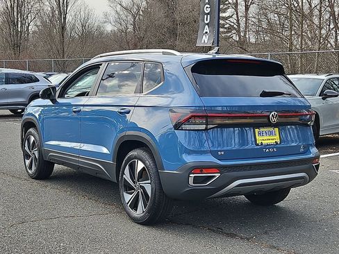 New 2026 Volkswagen Taos SE image 6