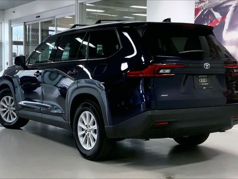 Used 2025 Toyota Grand Highlander AWD image 4