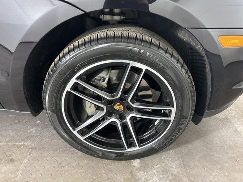 Certified 2021 Porsche Macan S image 14