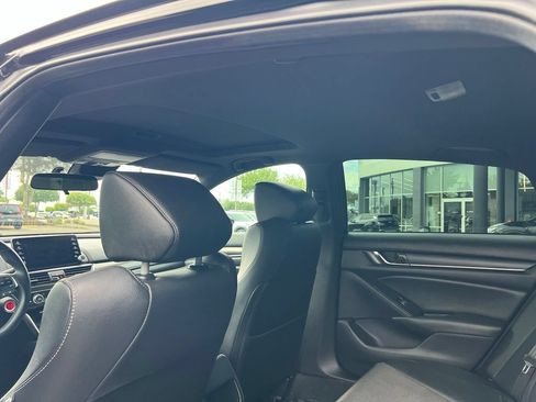 Used 2019 Honda Accord Sport image 9