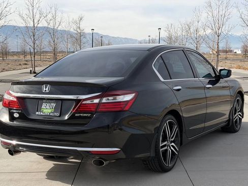 Used 2017 Honda Accord Sport image 4