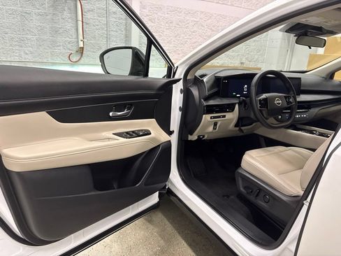 Used 2025 Nissan Murano SV AWD/4WD image 13