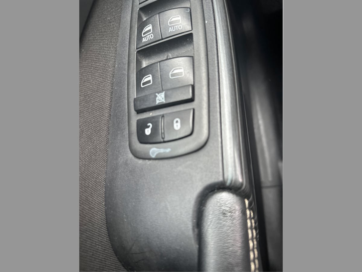 Used 2016 Jeep Cherokee Latitude w/ Safety/Convenience Group AWD/4WD image 45