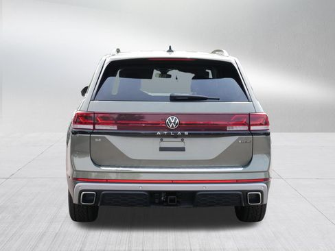 Certified 2025 Volkswagen Atlas Peak Edition SE AWD/4WD image 6