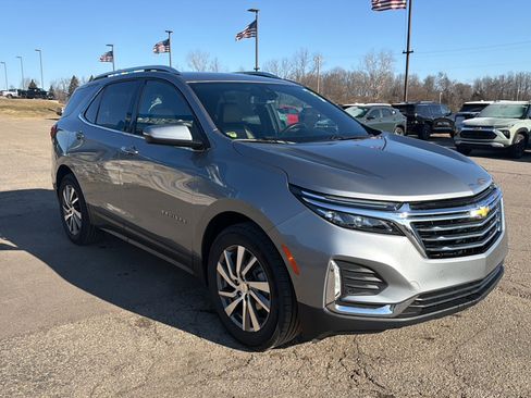 Used 2023 Chevrolet Equinox Premier image 3