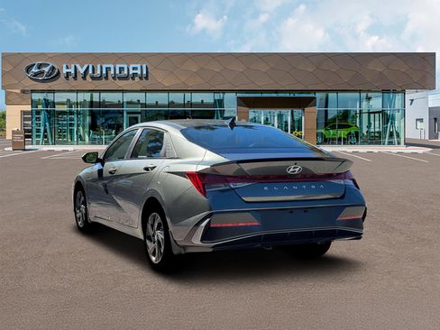 New 2026 Hyundai Elantra SEL Sport FWD image 5