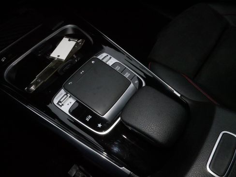 Used 2020 Mercedes-Benz GLB 250 4MATIC image 24