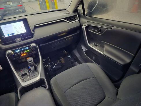 Used 2024 Toyota RAV4 LE FWD image 33