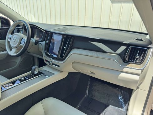 Used 2023 Volvo XC60 B5 Plus AWD/4WD image 14