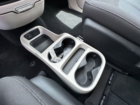 Used 2024 Chrysler Voyager LX FWD image 8
