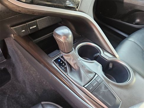 Used 2024 Toyota Camry SE image 25